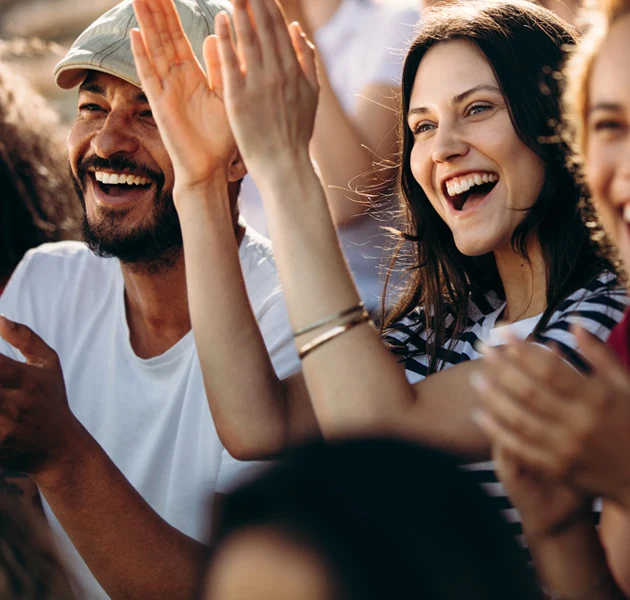 Público celebrando con entusiasmo