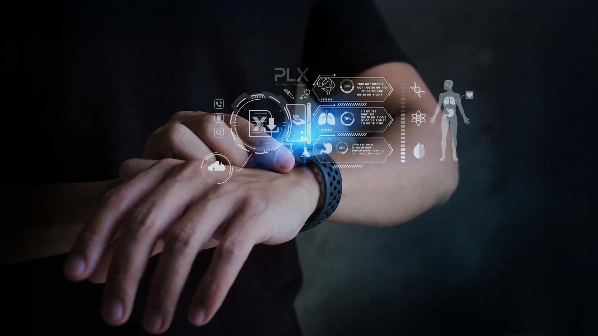 Mano con reloj inteligente conectado a la plataforma PLX