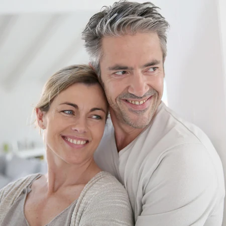 Pareja madura sonriendo